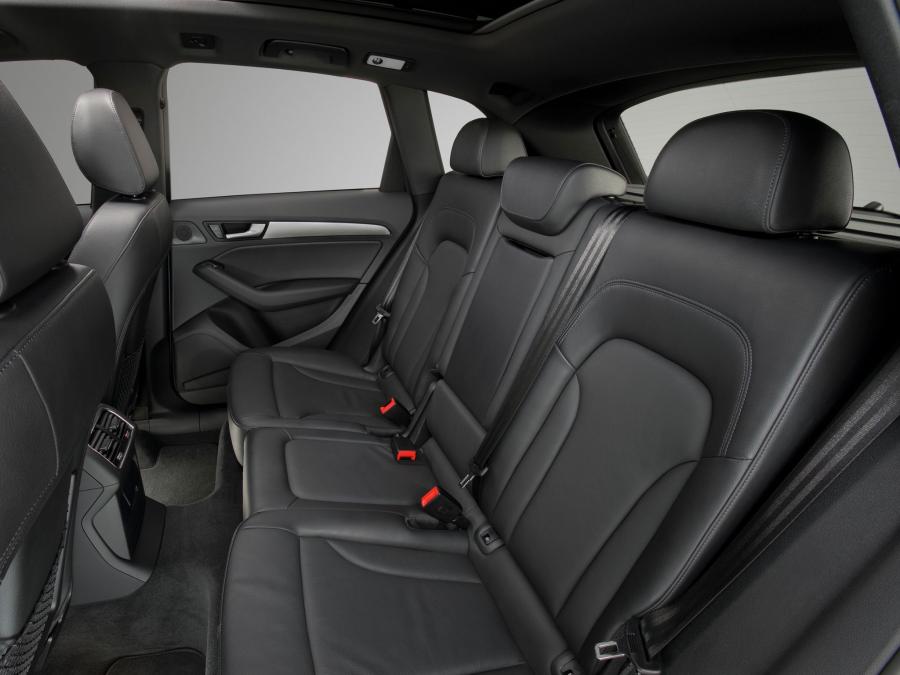 Интерьер Audi Q5 3.0T Quattro S-Line (8R) 2012 года  (NA) (фото 6 из 7)